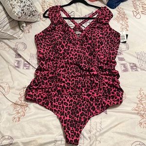 🩷 BNWT Sexy Pink Leopard Print Swimsuit 🩷